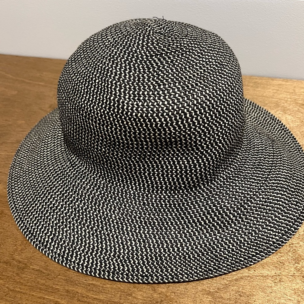 Women’s travel beach hat